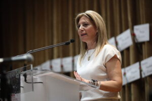 Καρυστιανού για «Ομάδα Αλήθειας»: Πληρώνονται από τους φόρους μας για να διαστρεβλώνουν την αλήθεια (Video)