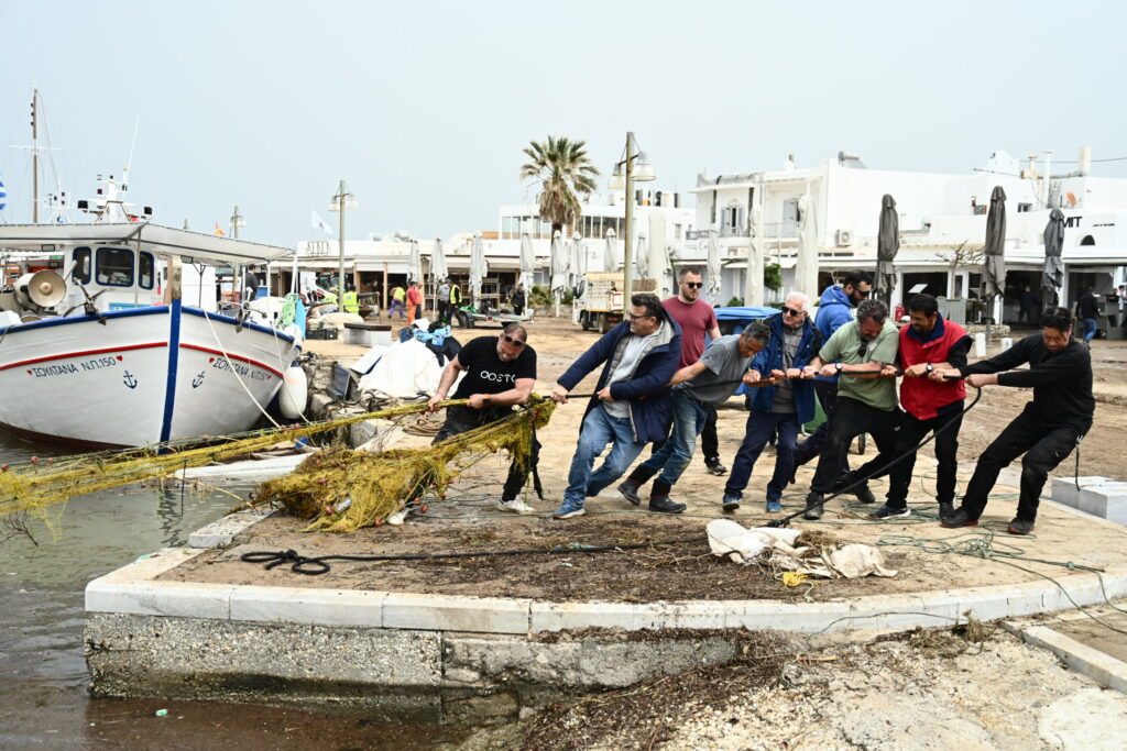 Κακοκαιρία: Βούλιαξαν στις λάσπες Πάρος και Μύκονος – Εικόνες καταστροφής (Photos)