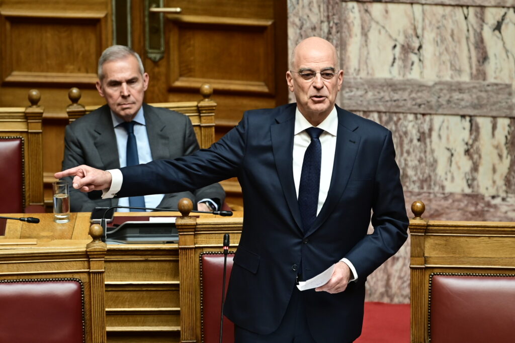 Στη θέση του Μητσοτάκη ο Δένδιας στη Βουλή: «Δεν θα κατηγορήσω την κυβέρνηση ΣΥΡΙΖΑ που δεν είχε χρήματα για τις Ε.Δ.»