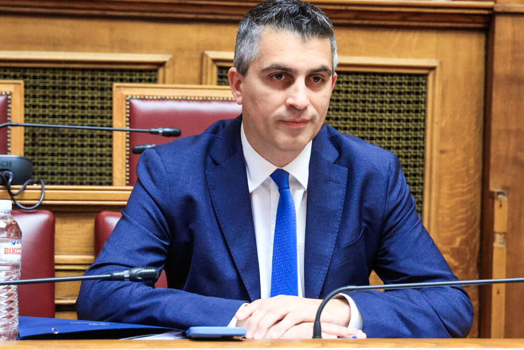 Βουλή: Συγγνώμη ζήτησε ο Δήμας από τους επιβάτες του «Βέλος» που εγκλωβίστηκαν 2 ώρες