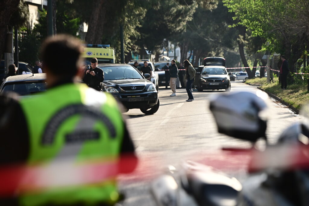 Χαλάνδρι: Με καλάσνικοφ εκτέλεσαν τον «θαμνάκια» – Πάνω από 30 κάλυκες στο σημείο