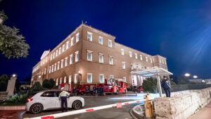 Φάρσα το μήνυμα για βόμβα στη Βουλή