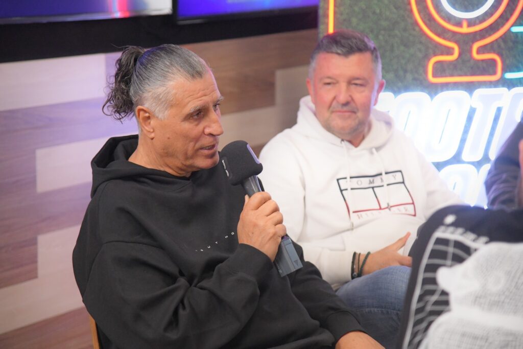 Απολαυστικός Νίκος Βαμβακούλας στο pre-game show του Πάμε Στοίχημα football party by Gazzetta για τα ντέρμπι των playoffs