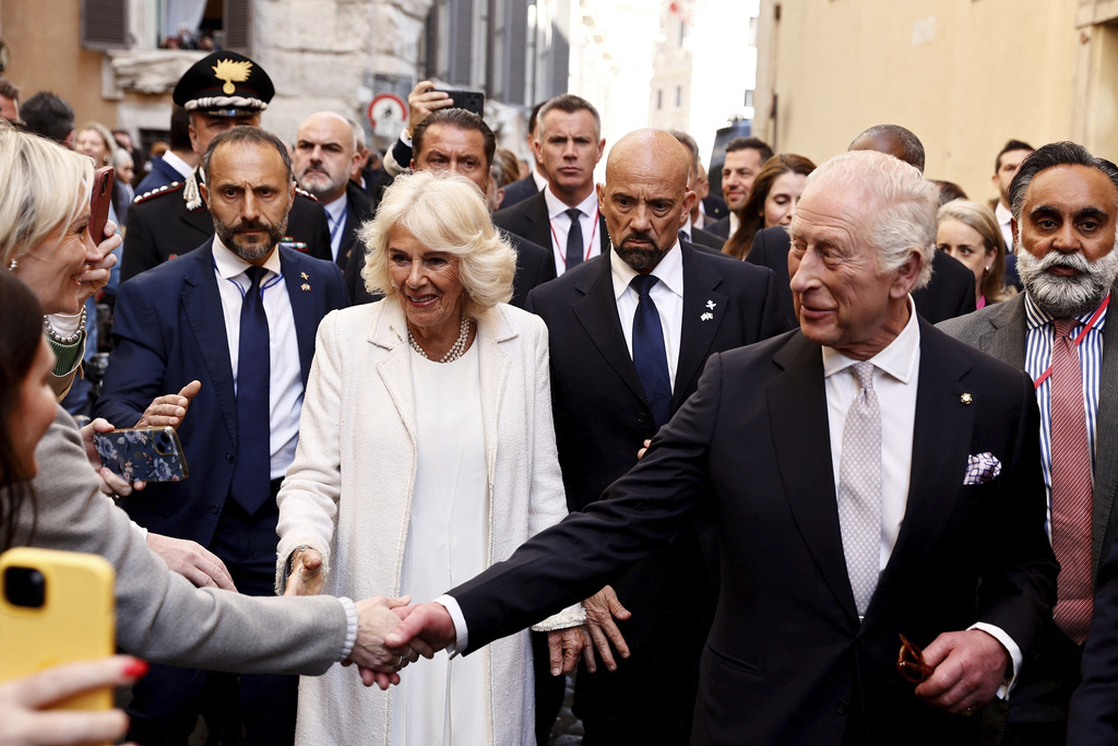«Η ειρήνη δεν μπορεί ποτέ να θεωρείται δεδομένη», δήλωσε ο βασιλιάς Κάρολος σε ομιλία του στην Ιταλία