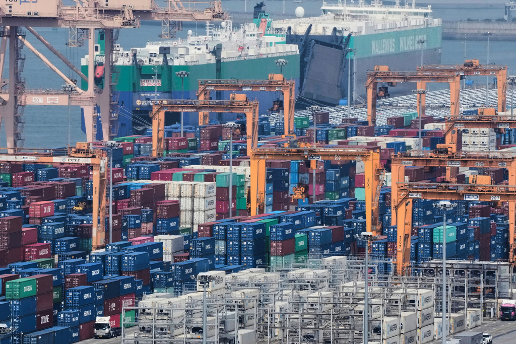 Bloomberg: Η Κίνα εξετάζει την αναστολή των δασμών 125% σε ορισμένα προϊόντα από τις ΗΠΑ