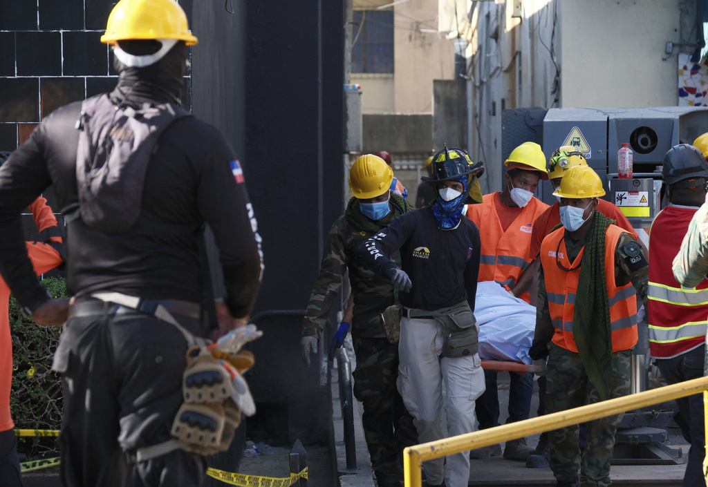 Άγιος Δομίνικος: Τουλάχιστον 184 νεκροί από την κατάρρευση της οροφής του νυχτερινού κέντρου (Photos – Video)