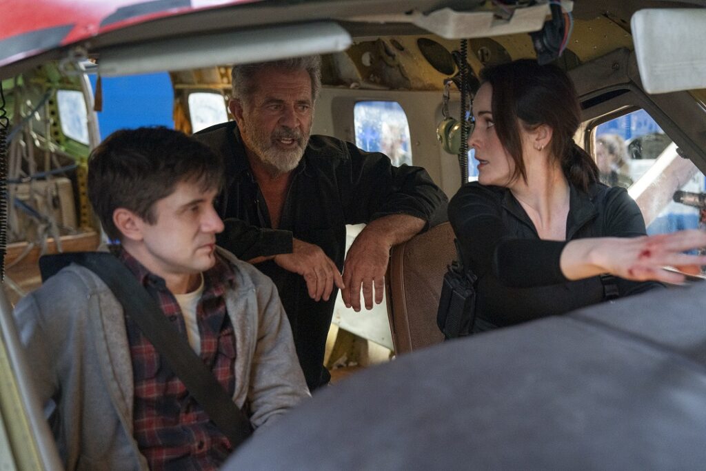Η «Επικίνδυνη πτήση» του Mel Gibson με πρωταγωνιστή τον Mark Wahlberg, καθηλώνει στη Sunday Premiere της Nova!
