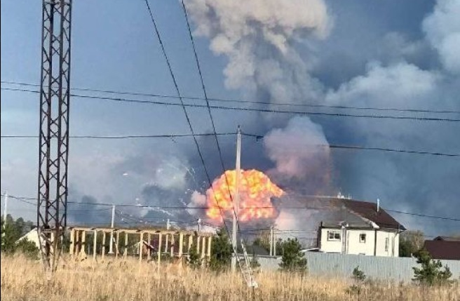 Ρωσία: Ισχυρή έκρηξη σε στρατιωτική βάση – Εκκενώνονται χωριά (Videos)