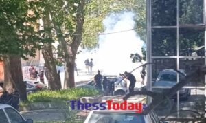 Έφοδος της ΕΛΑΣ στο ΑΠΘ με κρότου λάμψης και χημικά (Video)