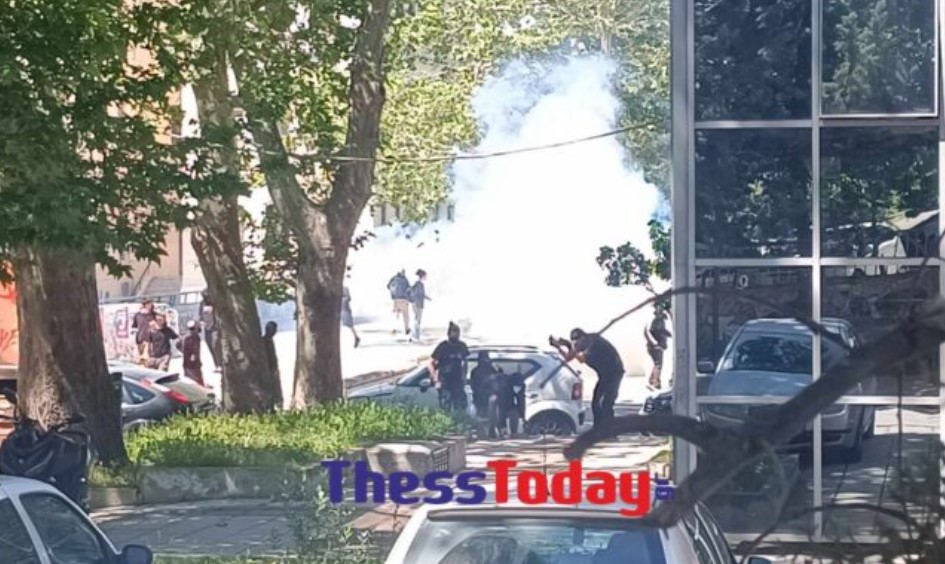 Έφοδος της ΕΛΑΣ στο ΑΠΘ με κρότου λάμψης και χημικά (Video)