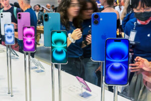 «Μπλόκο» στην Κίνα από την Apple &#8211; Μεταφέρει στην Ινδία την παραγωγή iPhone