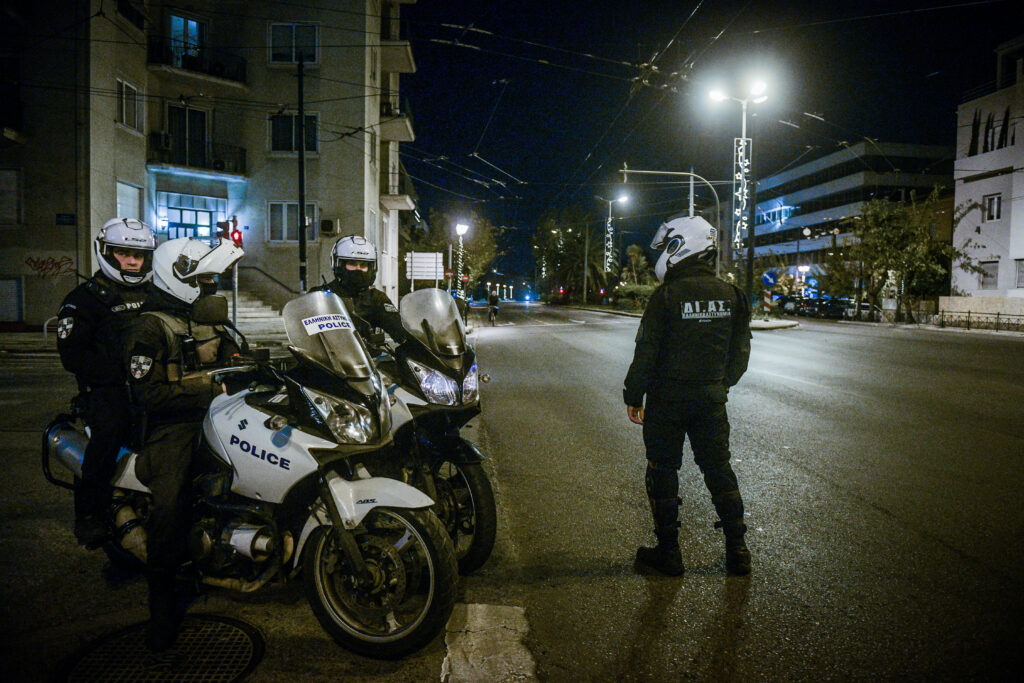 Κηφισιά: Καταδίωξη κατέληξε σε τροχαίο – Τραυματίας αναβάτης μηχανής