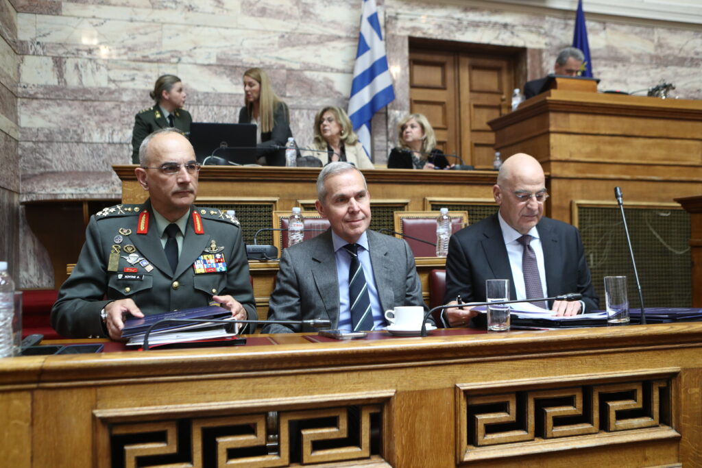 Βουλή: Ένταση στην Επιτροπή Εξοπλιστικών – Ζήτησε αναβολή η αντιπολίτευση