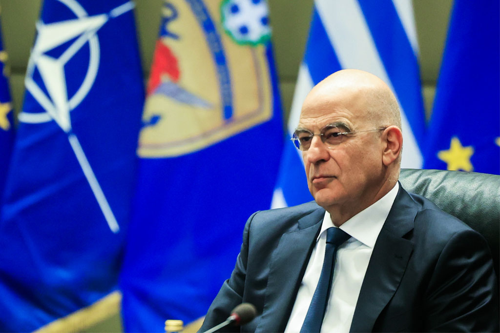 Ο Δένδιας ζητά καθαρά χέρια, αλλά κρατά τα βρώμικα στο γραφείο του