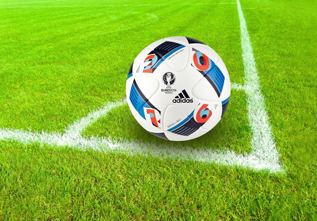 Η ΕΠΟ επιστρέφει στην Adidas με «χρυσό» συμβόλαιο 5ετίας