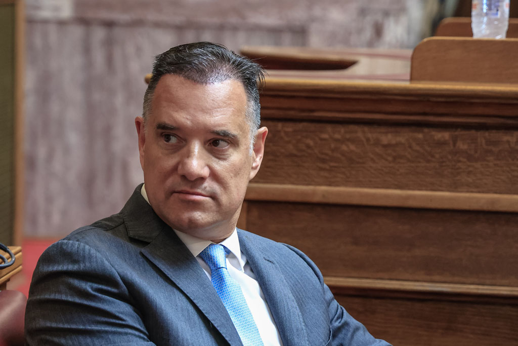 Πούλιτζερ για τα ελληνικά ΜΜΕ: Κορυφαία είδηση τα μαλλιά του Άδωνη Γεωργιάδη