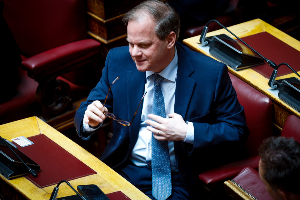 Έγκλημα Τέμπη: Ανακοινώθηκε στην Ολομέλεια η ογκωδέστατη δικογραφία για Καραμανλή