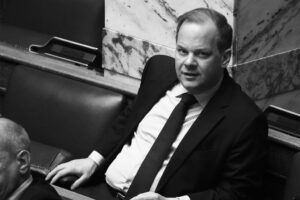 Τέμπη: Προ των πυλών της Βουλής δικογραφία για Καραμανλή με «συνταγή» Τριαντόπουλου