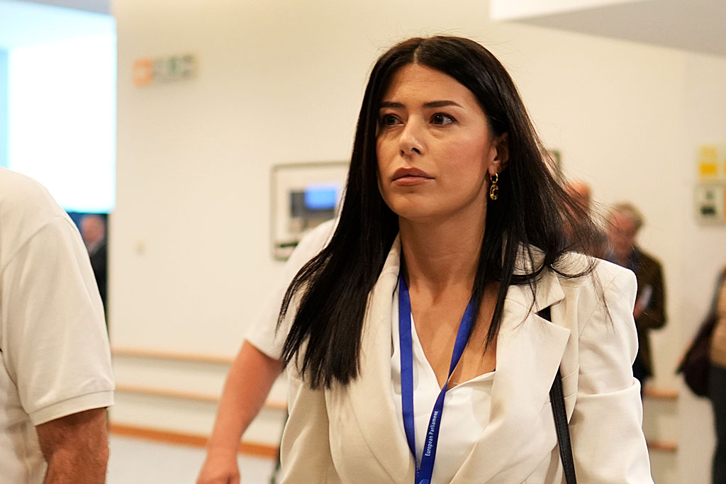 Λατινοπούλου για Σαμαρά: «Φυσικά και μιλάμε» – Αρνήθηκε τα περί ιδεολογικής καθοδήγησης