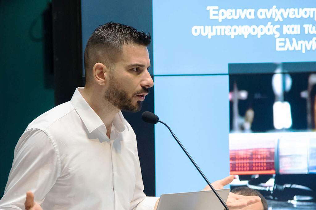 Η Ακρίτα υπερασπίζεται αξιωματικό της ΕΛ.ΑΣ στον οποίο επιτίθεται το κόμμα «Νίκη»