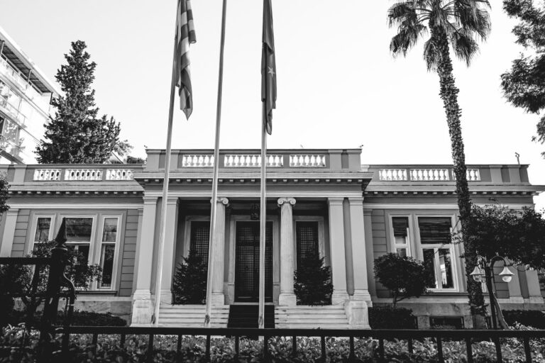 O «666» και οι φοβίες του Μαξίµου