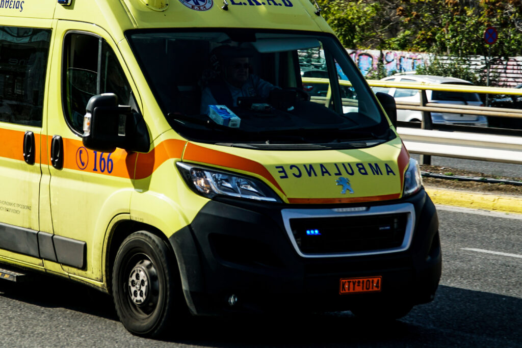 Συναγερμός στο Μενίδι: Άνδρας πήδηξε από το μπαλκόνι του σπιτιού του