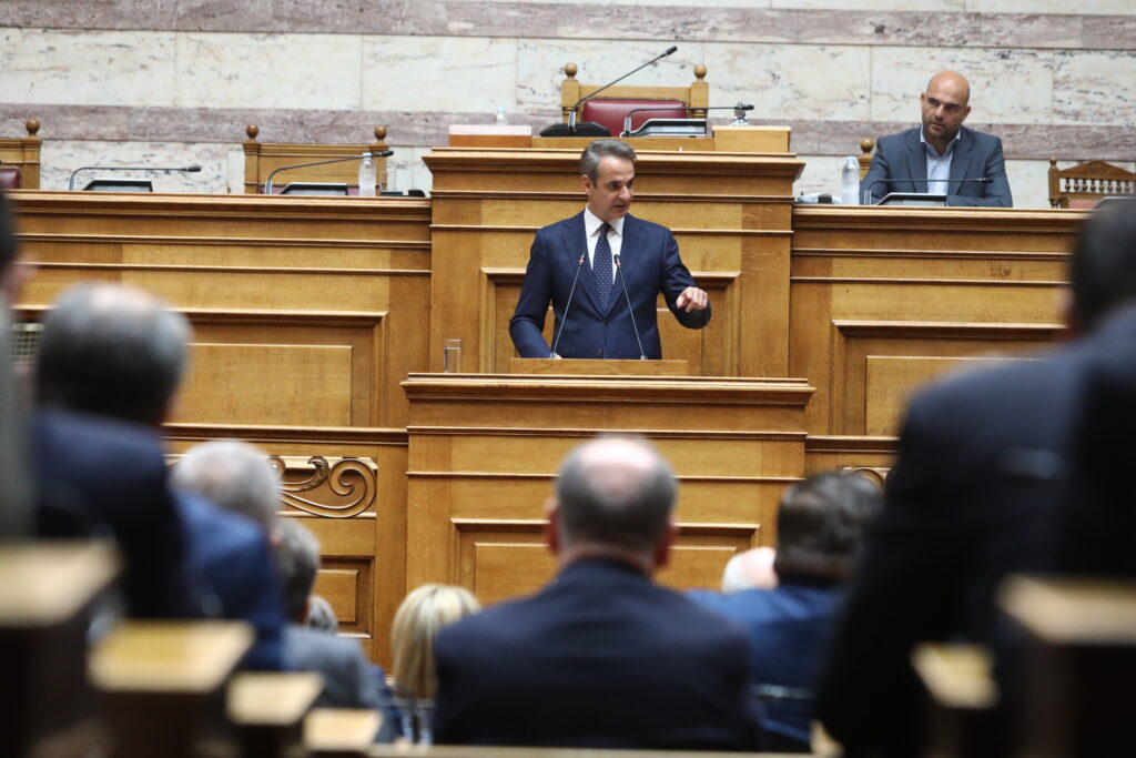 Μητσοτάκης στην ΚΟ απέναντι σε «αντάρτες» και δελφίνους μετά τους «γαλάζιους» κλυδωνισμούς