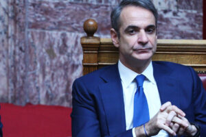 Ο Μητσοτάκης πρέπει να παραιτηθεί