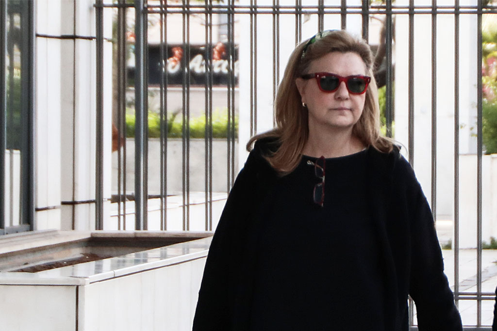 Δίκη Φιλιππίδη: «Στηρίζω τον άντρα μου – Δεν είναι βιαστής» – Τι κατέθεσε η Ελπίδα Νίνου