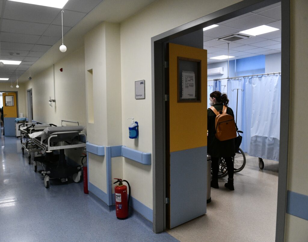 Νοσοκομείο Αλεξάνδρα: Με εγκαύματα δευτέρου βαθμού η ασθενής που πήρε φωτιά σε χειρουργείο