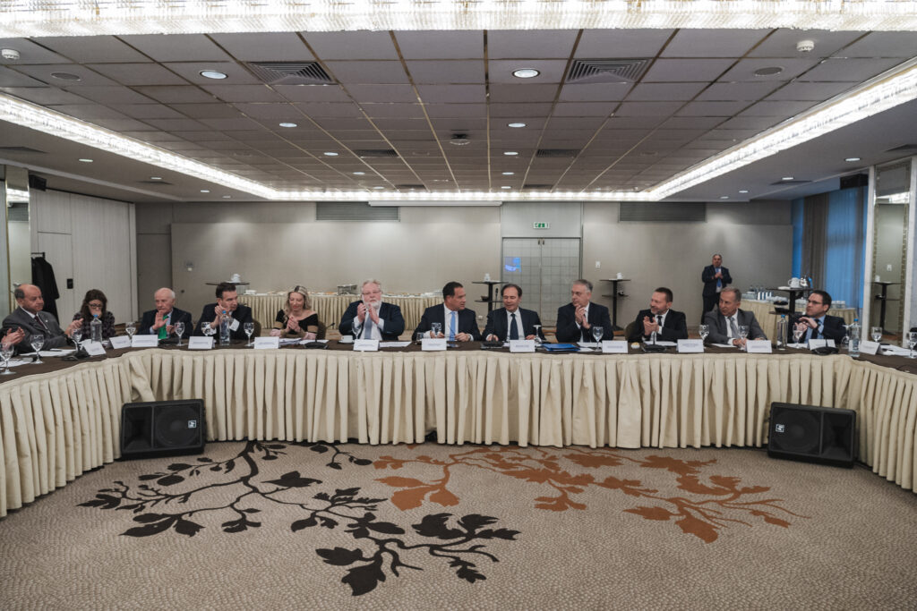 Πανελλήνια Ένωση Φαρμακοβιομηχανίας: Επανεκλογή Θεόδωρου Τρύφων στην Προεδρία – Ανάδειξη Νέου Διοικητικού Συμβουλίου