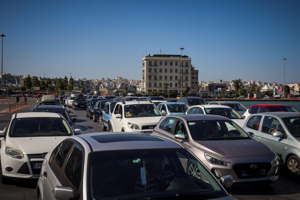 Πάσχα 2025: Σε εξέλιξη μεγάλη έξοδος – Στο «κόκκινο» Πειραιάς και Σκαραμαγκάς, γεμάτα τα ΚΤΕΛ
