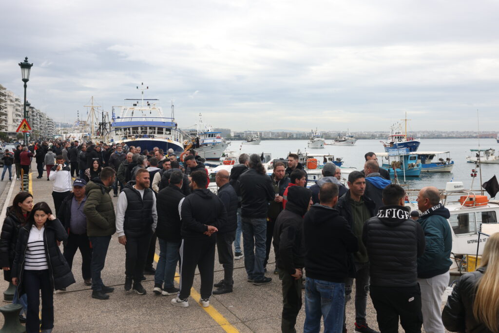 Οι ψαράδες απέναντι στην κυβέρνηση: «Θέλουν να ξεκληρίσουν την παράκτια αλιεία» (Video)