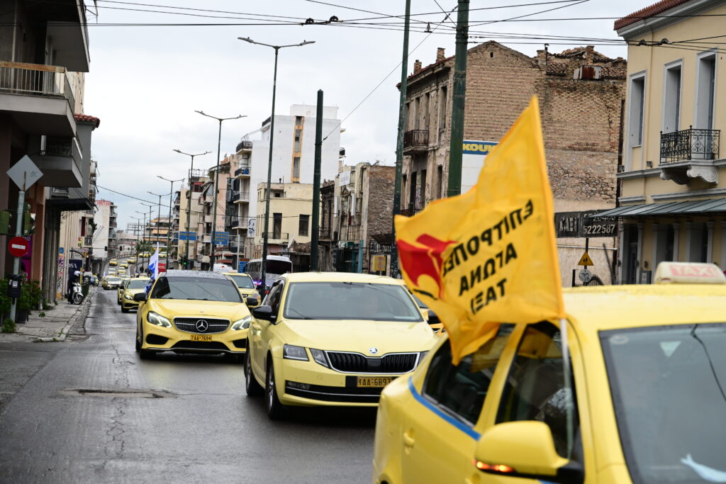 Χωρίς ταξί σήμερα η Αθήνα – 24ωρη απεργία για τις λεωφορειολωρίδες