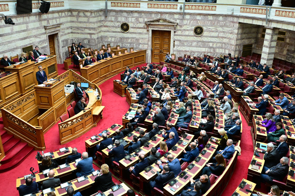 Βουλή: LIVE η συζήτηση στη Βουλή για τα εξοπλιστικά