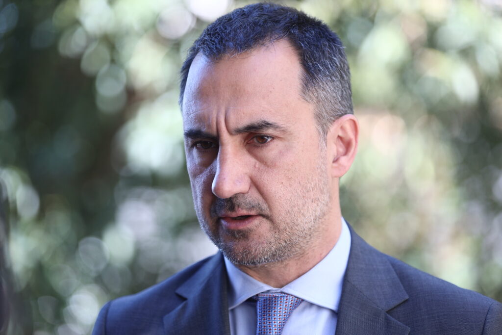 Χαρίτσης: Ο νέος Αρχηγός του Λιμενικού έχει μηνυθεί από συγγενείς θυμάτων της Πύλου