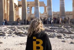 Τώρα διαφημίζουν και κρυπτονομίσματα στην Ακρόπολη! (Video)
