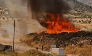 Φωτιά τώρα στο Μαρκόπουλο: Μήνυμα από το 112 για τον καπνό &#8211; «Κλείστε πόρτες και παράθυρα»
