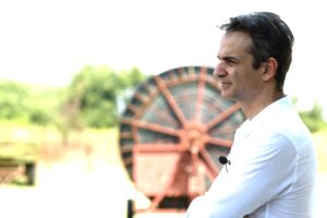 Όταν ήταν «ενεργός αγρότης» και ο Μητσοτάκης
