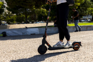 Θεσσαλονίκη: Συνελήφθη 13χρονος που παρέσυρε 11χρονη με ηλεκτρικό πατίνι