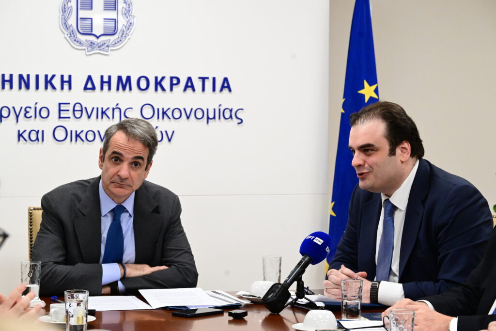 €500 εκατ. από τα €11,4 δισ. «ματωμένα πλεονάσματα» – Για να ανακοπεί η δημοσκοπική κατρακύλα της ΝΔ