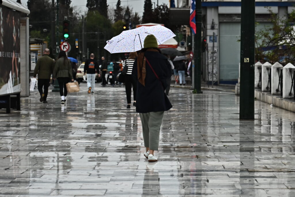 Καιρός: Θερμικές καταιγίδες και βαρομετρικό χαμηλό φέρνουν «μίνι φθινόπωρο»