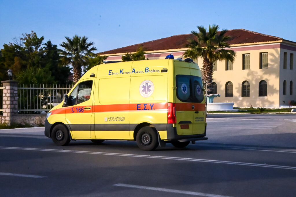 Ηράκλειο: Βαρύς τραυματισμός 48χρονου τουρίστα από κατάρρευση μπαλκονιού με υαλοπίνακα