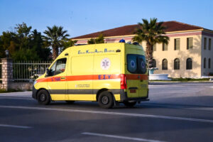 Ηράκλειο: Βαρύς τραυματισμός 48χρονου τουρίστα από κατάρρευση μπαλκονιού με υαλοπίνακα