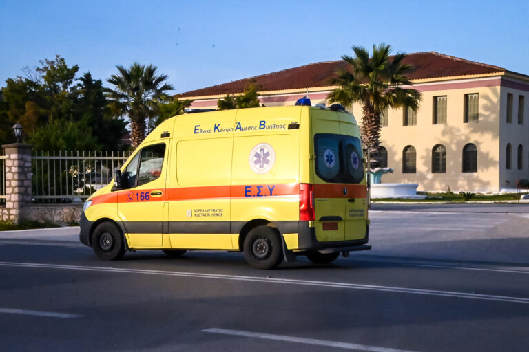 Ηράκλειο: Βαρύς τραυματισμός 48χρονου τουρίστα από κατάρρευση μπαλκονιού με υαλοπίνακα