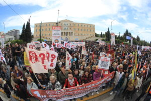 Εργατική Πρωτομαγιά: Σε εξέλιξη οι συγκεντρώσεις σε όλη τη χώρα &#8211; Πώς λειτουργούν τα ΜΜΜ (Photos)