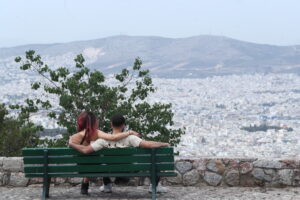 Καιρός: Επιμένουν οι υψηλές θερμοκρασίες και η σκόνη &#8211; Πότε έρχεται πολικός αεροχείμμαρος 