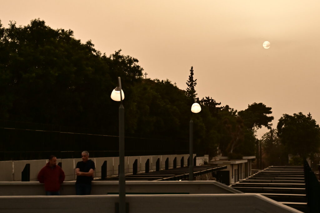 Καιρός: Συνεχίζεται και σήμερα η μεταφορά αφρικανικής σκόνης – Μικρή πτώση θερμοκρασίας