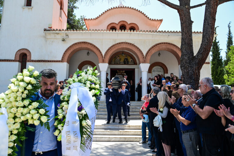 Νίκος Γαλανός: Κλίμα συγκίνησης στο τελευταίο αντίο (Photos – Videos)