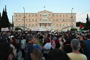 Σύνταγμα: Πλήθος στη συγκέντρωση αλληλεγγύης στην Παλαιστίνη &#8211; Να σταματήσει η γενοκτονία στη Γάζα (Photos-Videos)
